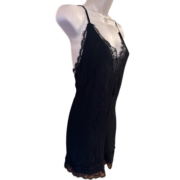 Express black lace coquette plunge romper size M - Picture 3 of 10